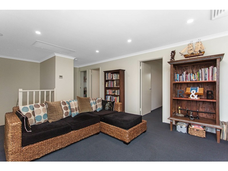 12 Hampshire Drive, Jindalee WA 6036