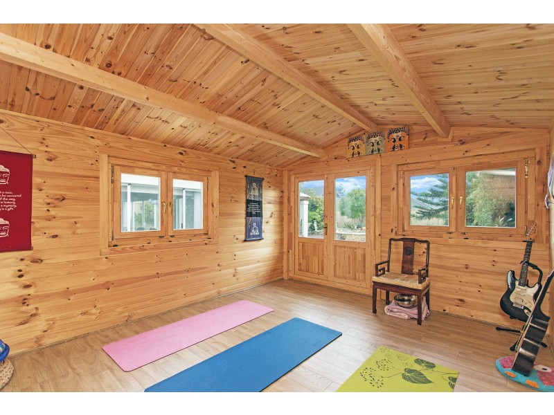 12 Hampshire Drive, Jindalee WA 6036