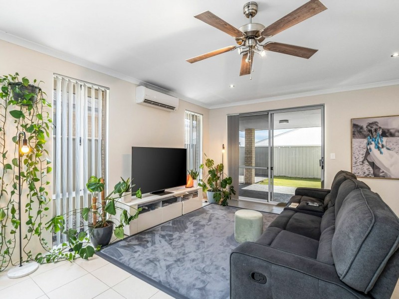 18 Waveki Street, Yanchep WA 6035