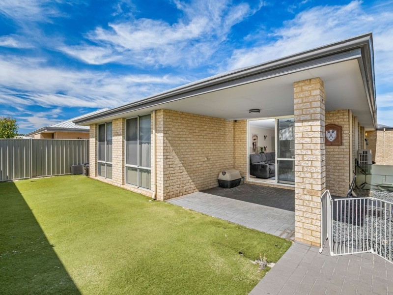 18 Waveki Street, Yanchep WA 6035