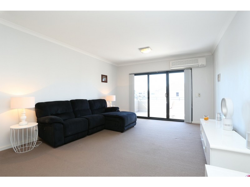 8/1 Sunlander Drive, Currambine WA 6028