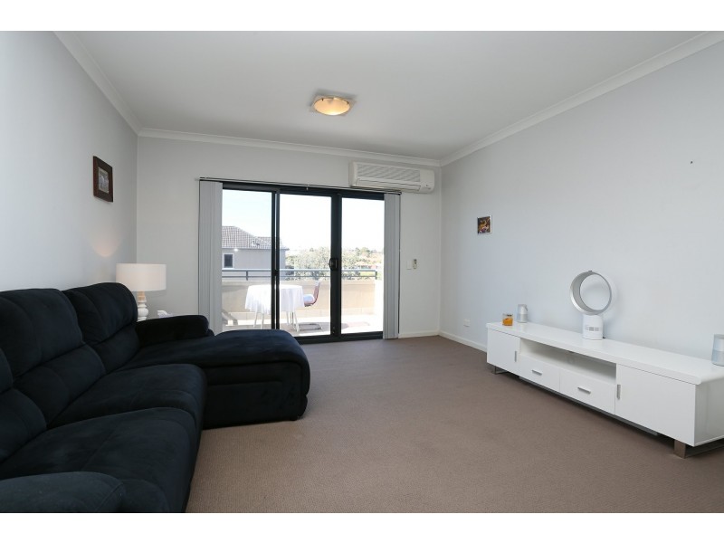 8/1 Sunlander Drive, Currambine WA 6028