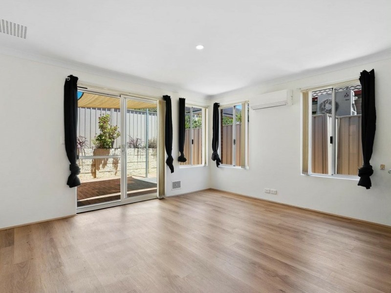 7/11 Priest road, Landsdale WA 6065