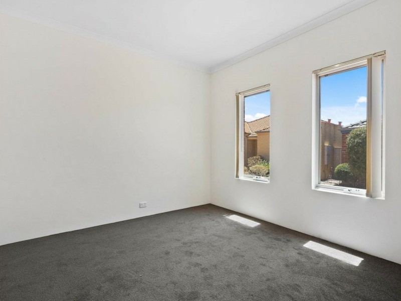 7/11 Priest road, Landsdale WA 6065