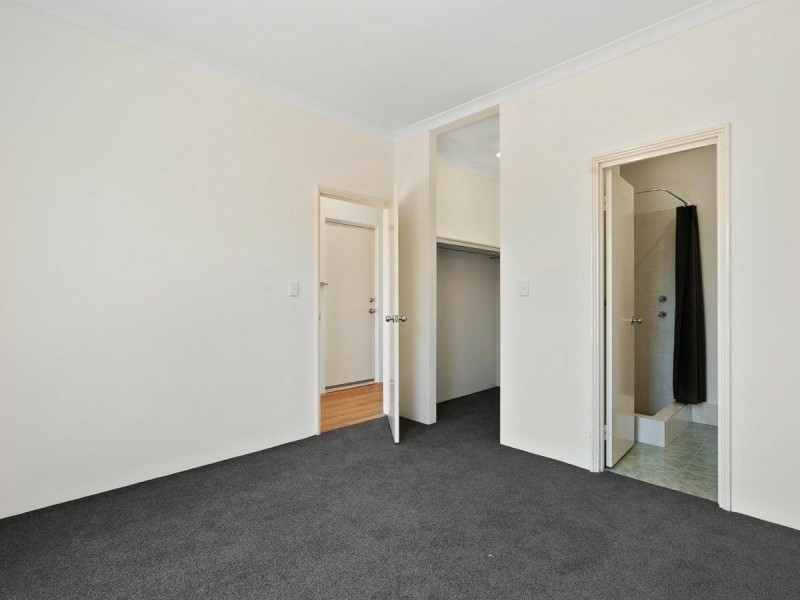 7/11 Priest road, Landsdale WA 6065