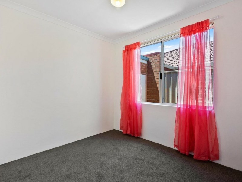 7/11 Priest road, Landsdale WA 6065