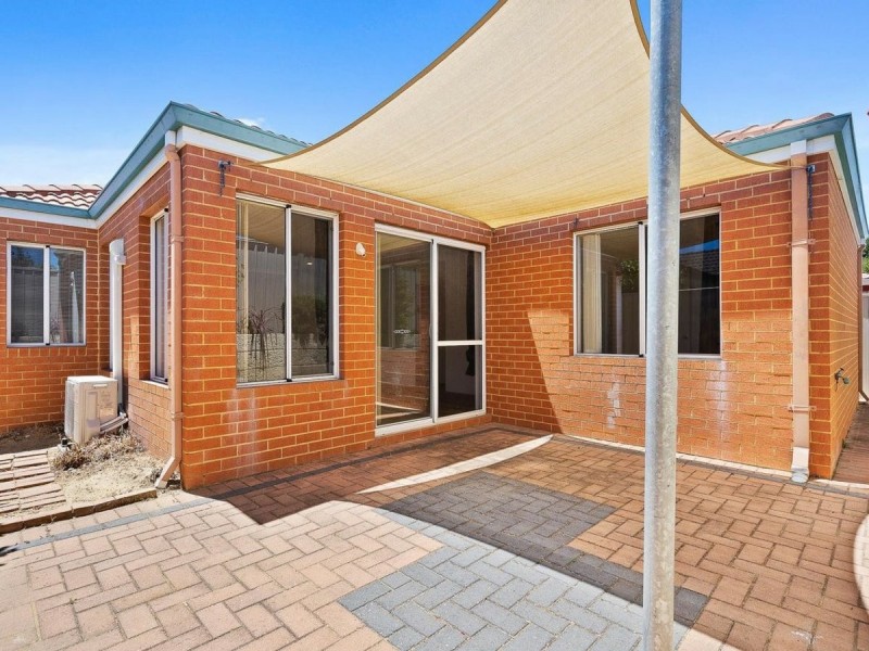 7/11 Priest road, Landsdale WA 6065