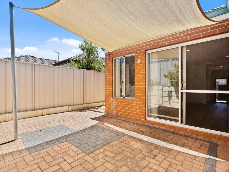 7/11 Priest road, Landsdale WA 6065