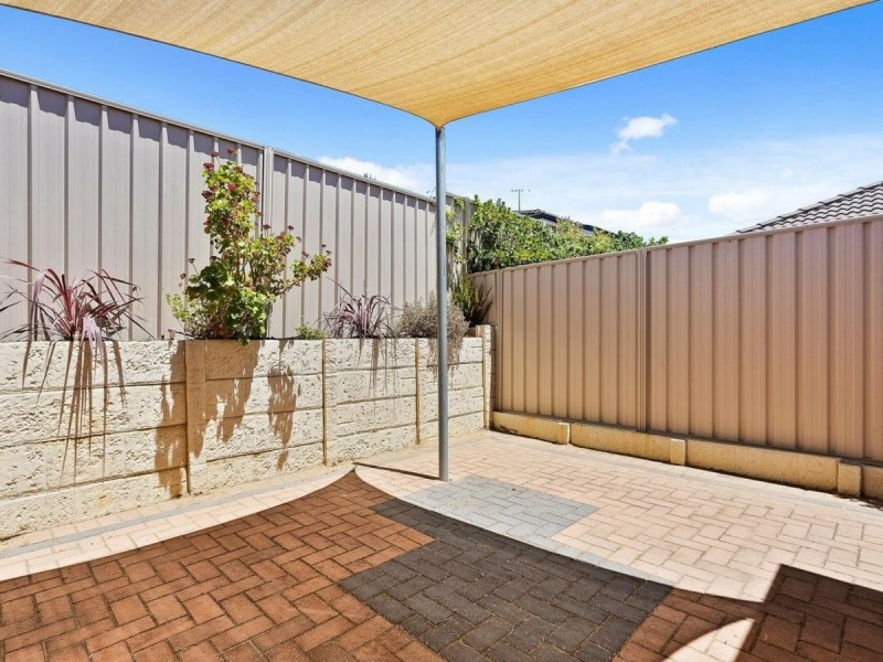 7/11 Priest road, Landsdale WA 6065