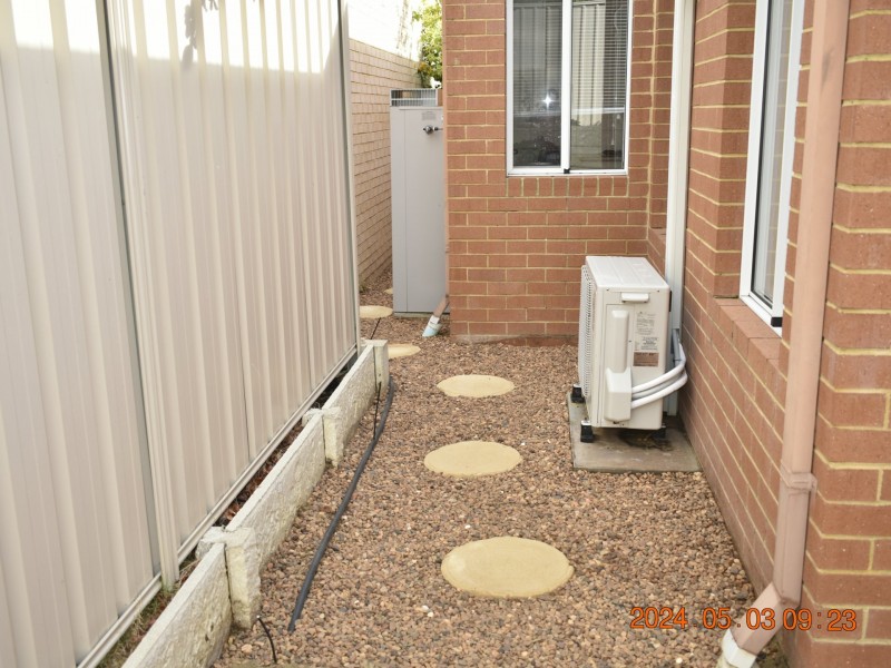 7/11 Priest road, Landsdale WA 6065