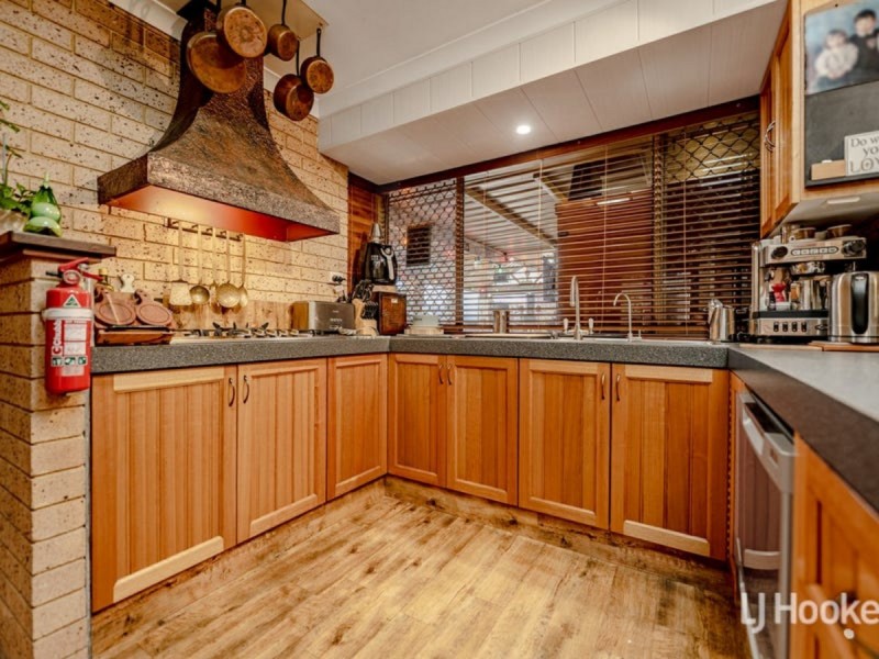 15 Glenway Loop, Cooloongup WA 6168