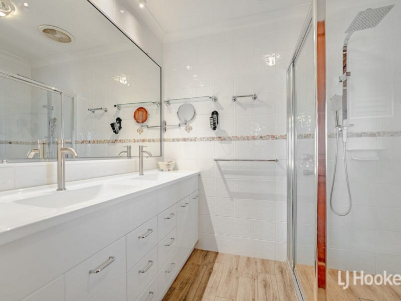 15 Glenway Loop, Cooloongup WA 6168