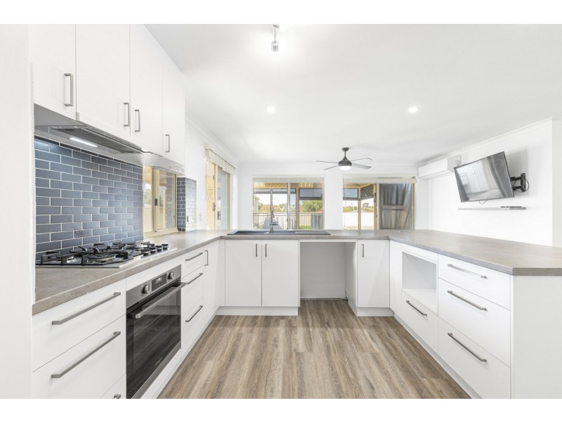 10 Whitsunday Avenue, Ridgewood WA 6030