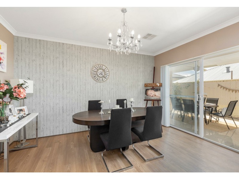15 Grenache Chase, Pearsall WA 6065