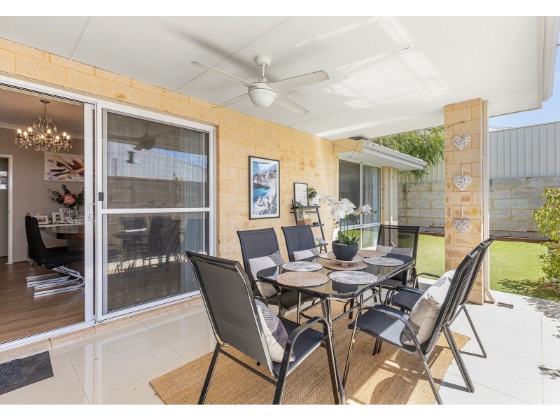 15 Grenache Chase, Pearsall WA 6065