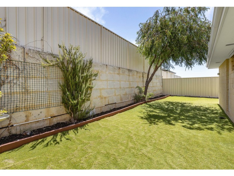 15 Grenache Chase, Pearsall WA 6065
