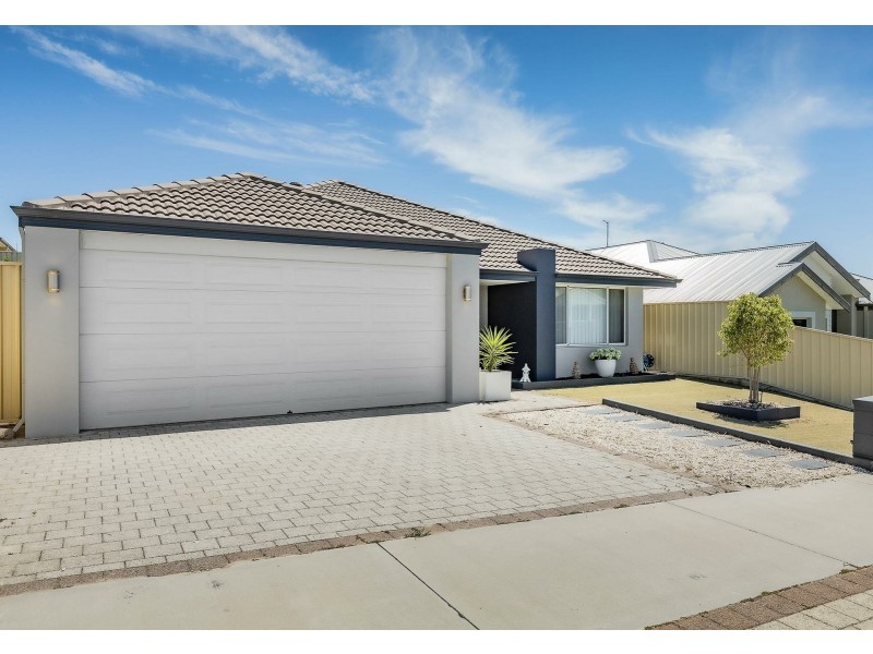 15 Grenache Chase, Pearsall WA 6065