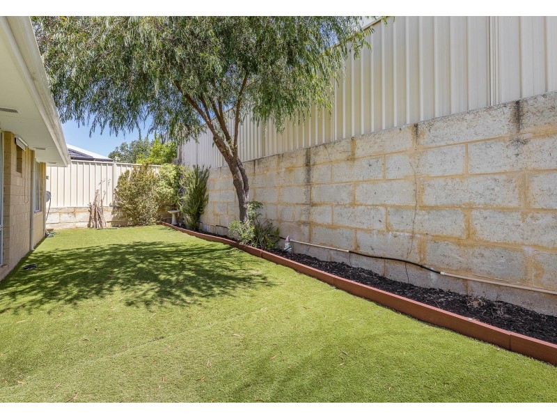 15 Grenache Chase, Pearsall WA 6065