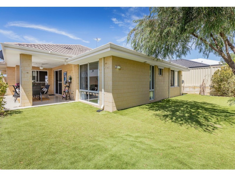 15 Grenache Chase, Pearsall WA 6065