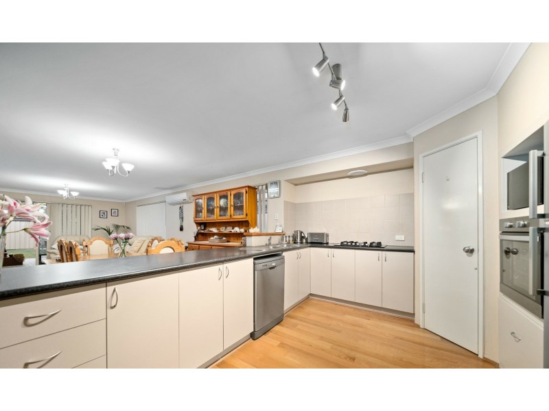 33 Lauderdale Ramble, Carramar WA 6031