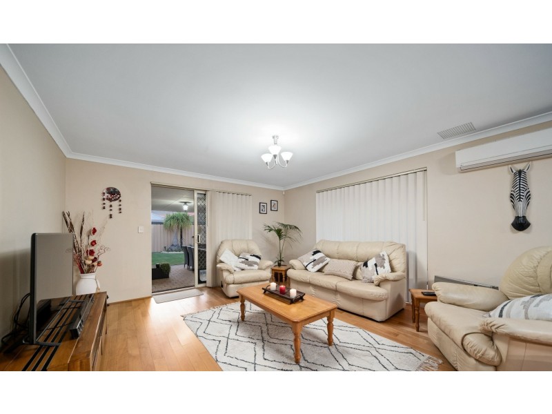 33 Lauderdale Ramble, Carramar WA 6031