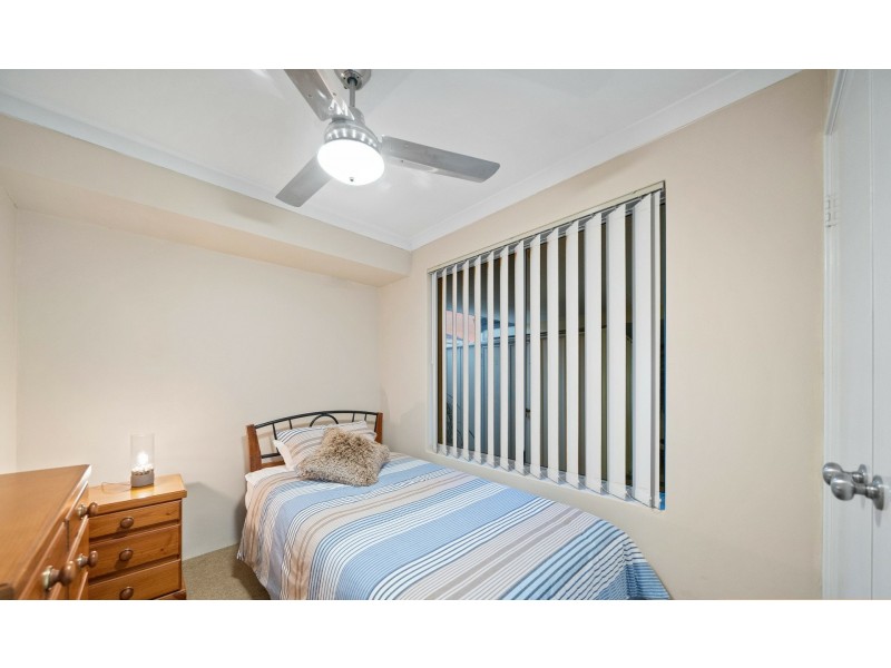 33 Lauderdale Ramble, Carramar WA 6031