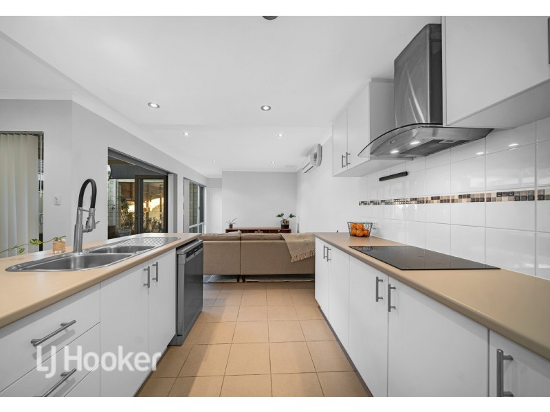 16 Nashville Loop, Currambine WA 6028