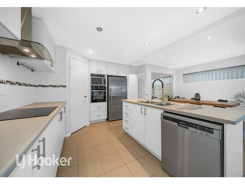 16 Nashville Loop, Currambine WA 6028