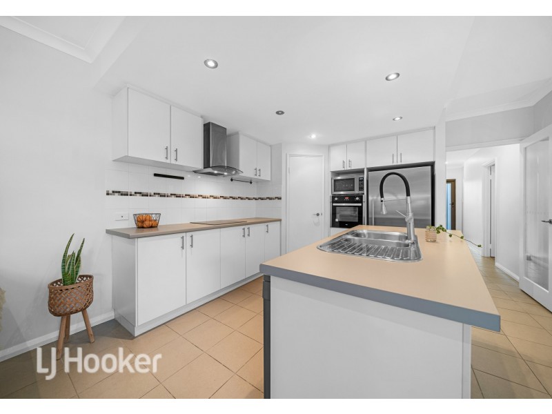 16 Nashville Loop, Currambine WA 6028