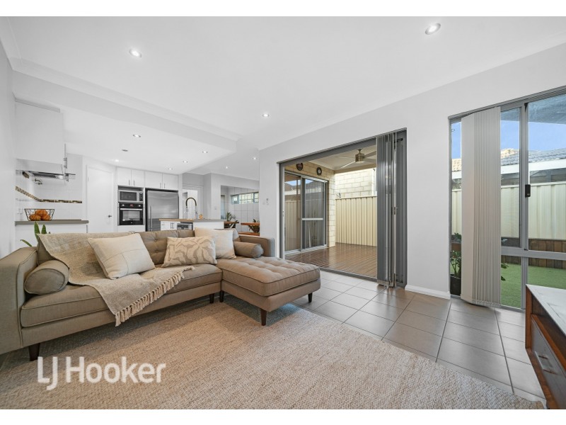16 Nashville Loop, Currambine WA 6028