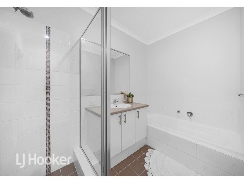 16 Nashville Loop, Currambine WA 6028