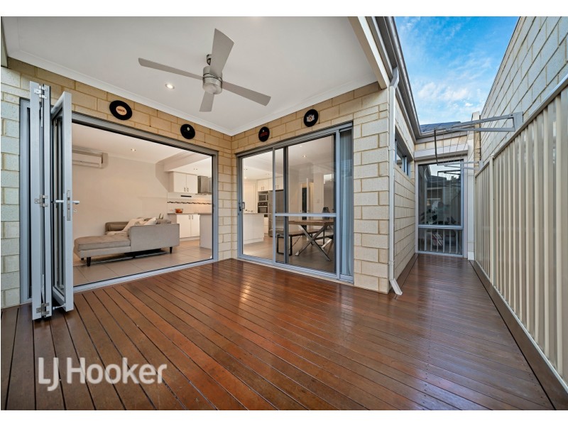 16 Nashville Loop, Currambine WA 6028