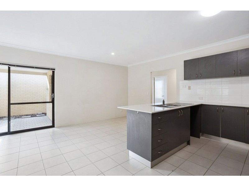 1/24 Matta Way, Pearsall WA 6065