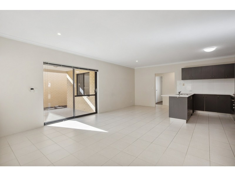 1/24 Matta Way, Pearsall WA 6065