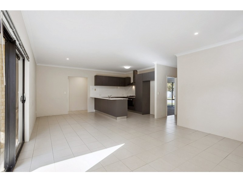 1/24 Matta Way, Pearsall WA 6065