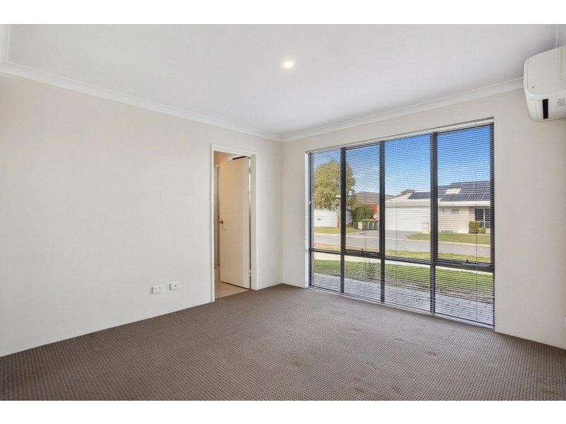 1/24 Matta Way, Pearsall WA 6065