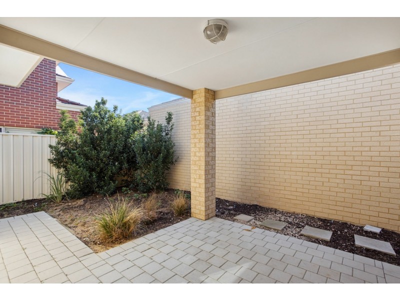 1/24 Matta Way, Pearsall WA 6065