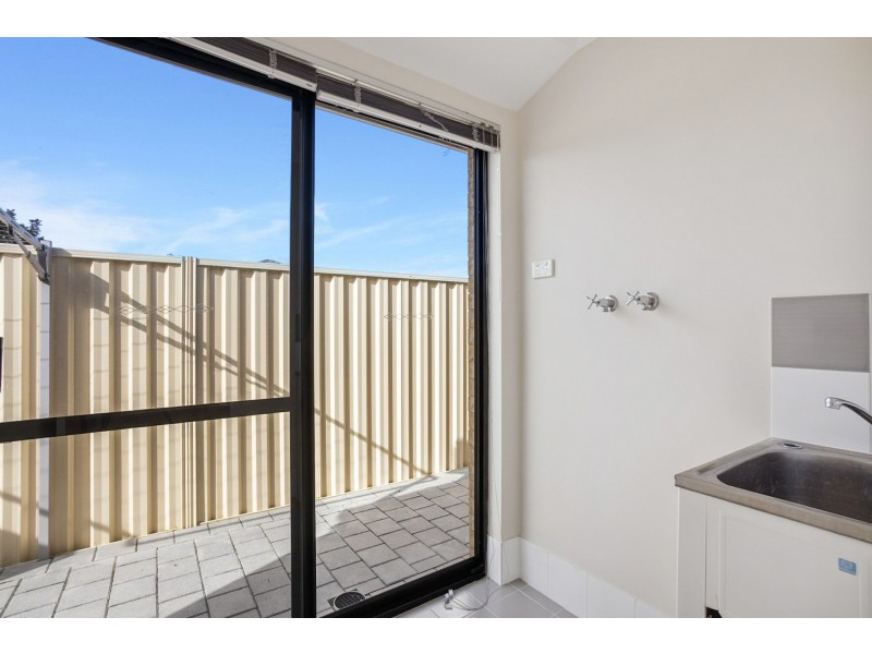 1/24 Matta Way, Pearsall WA 6065