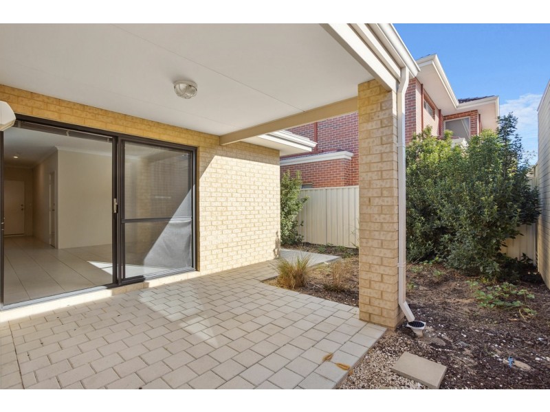 1/24 Matta Way, Pearsall WA 6065