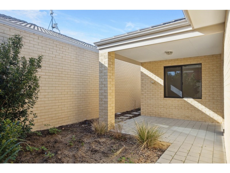 1/24 Matta Way, Pearsall WA 6065