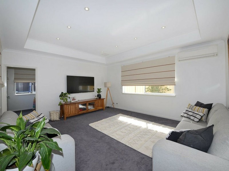43 Rosinski Circle, Tapping WA 6065