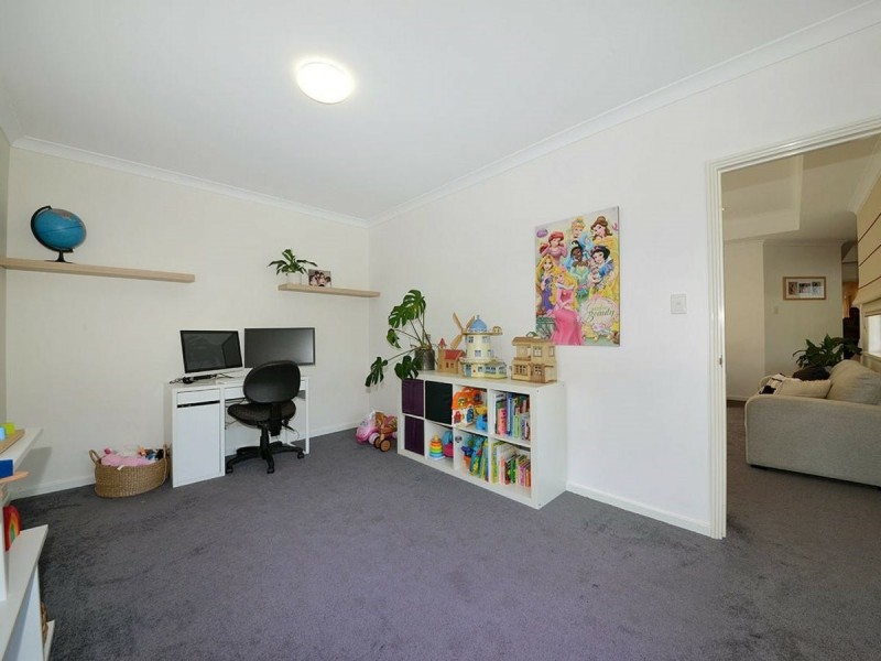 43 Rosinski Circle, Tapping WA 6065