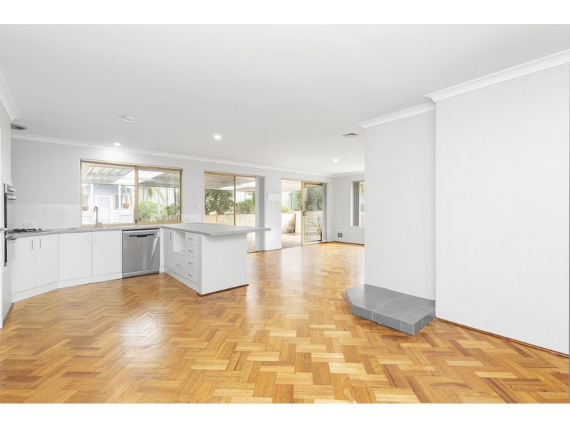 42 Stradbroke Gardens, Ridgewood WA 6030