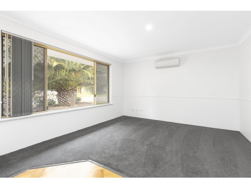 42 Stradbroke Gardens, Ridgewood WA 6030