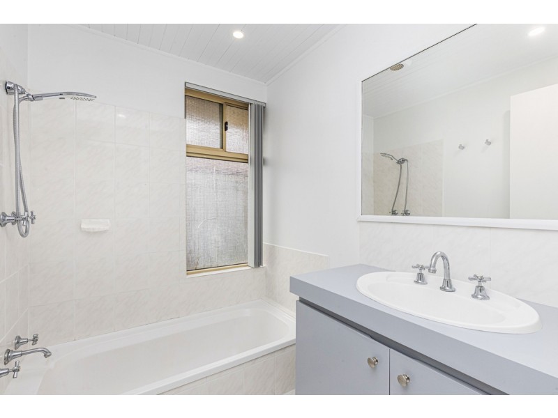 42 Stradbroke Gardens, Ridgewood WA 6030