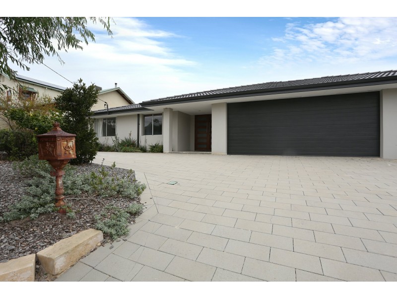 25 Ashley Avenue, Quinns Rocks WA 6030