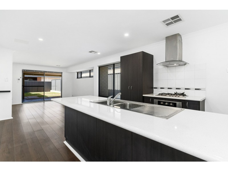 35 Grandis Boulevard, Banksia Grove WA 6031
