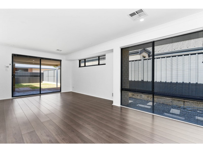 35 Grandis Boulevard, Banksia Grove WA 6031