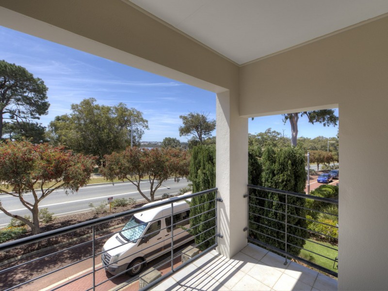 493 Lakeside Drive, Joondalup WA 6027