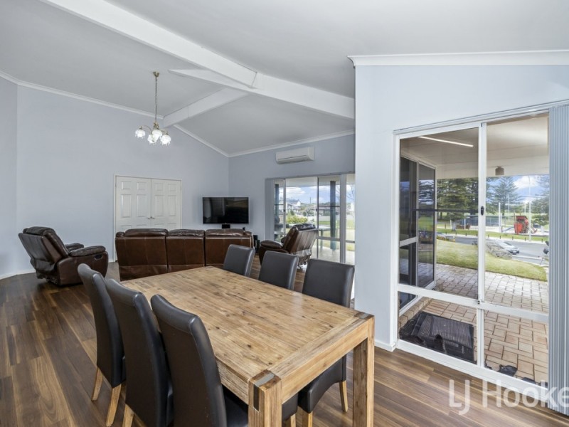 2 Oceanside Promenade, Mullaloo WA 6027